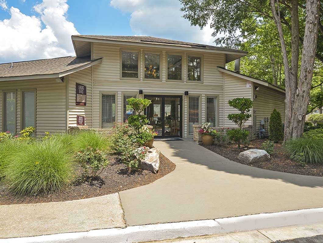East Perimeter Pointe Apartment